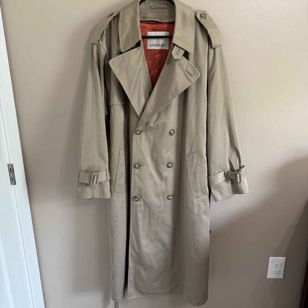 LONDON FOG Khaki Double Breasted Trench Coat Removable Lining. Men’s 42 Reg‎